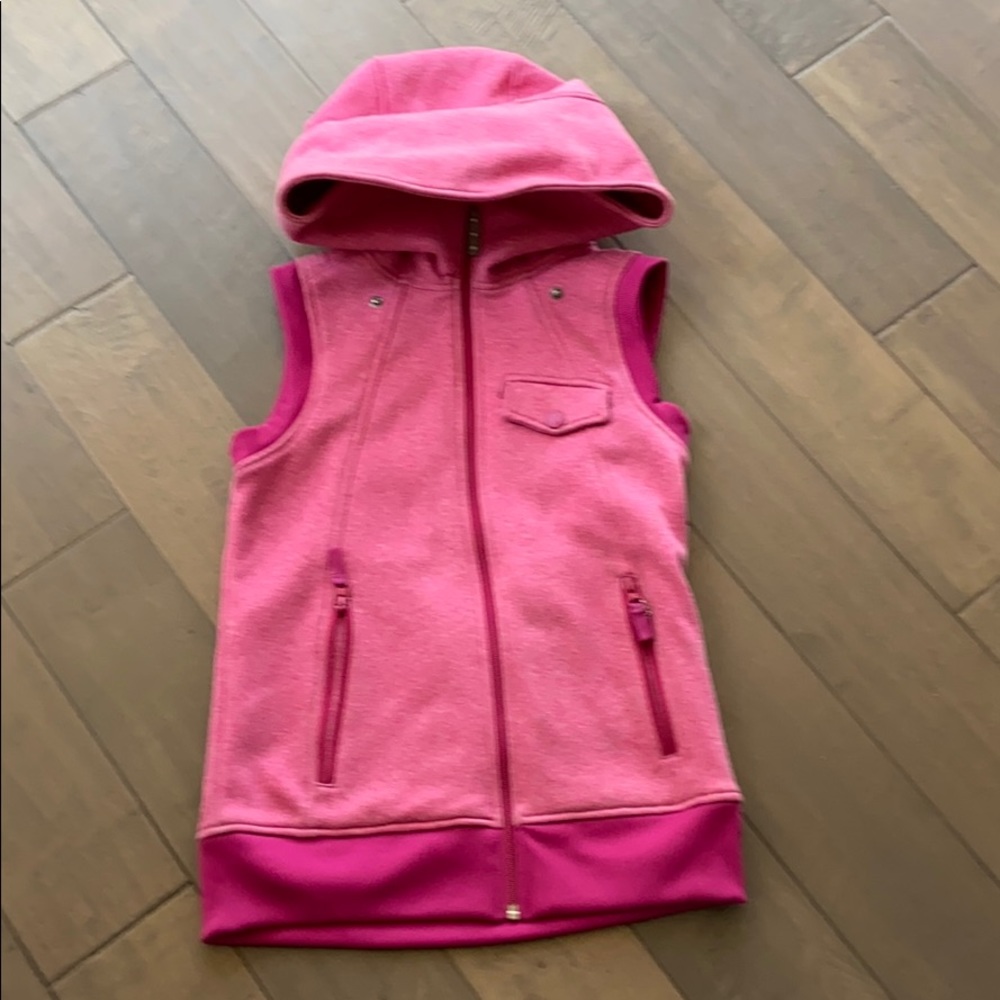 Burton Women’s snowboard vest with oversized hood